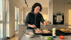 Überbackene Krabstäbchen-Toasts aus dem Ofen: In 10–15 Minuten knusprig – mit Tipp für eine saftige Füllung